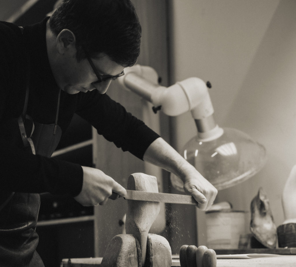 非売品 ベルルッティ BERLUTI ロゴ 木製ペーパーウェイト オブジェ 非売品 ベルルッティ BERLUTI ロゴ 木製ペーパーウェイト オブジェ