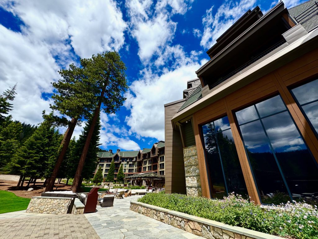 短期連載1】スターラックス航空で行く、山と海の都市対決 「ザ リッツ