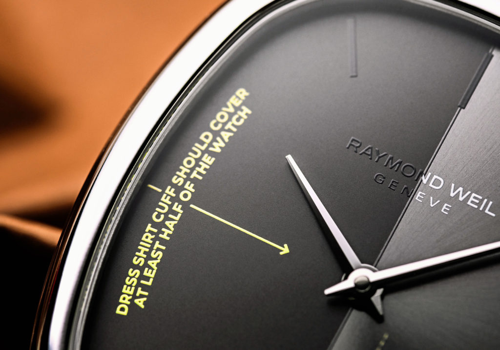 レイモンド ウェイル、セコンドセコンドと共作した“ユーモアあるドレス