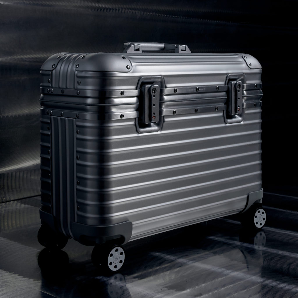 RIMOWA-Pilot-wind-tunnel-