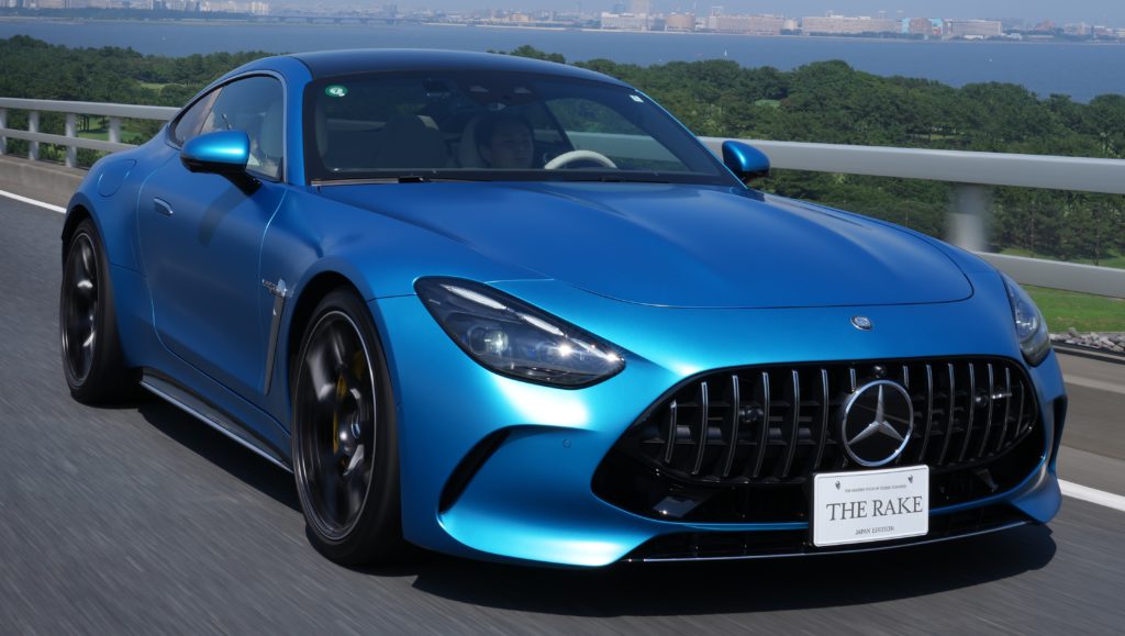 メルセデスAMG GT 63 クーペ】レーシングスーツからブラックタイまで